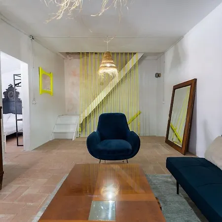 House In The Center Of بيت للعطل *